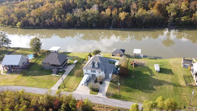 $945,000 | 18429 Amite Acres Drive, Prairieville, LA 70769