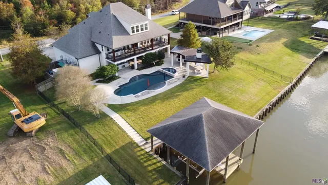 $945,000 | 18429 Amite Acres Drive, Prairieville, LA 70769