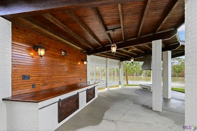 $945,000 | 18429 Amite Acres Drive, Prairieville, LA 70769