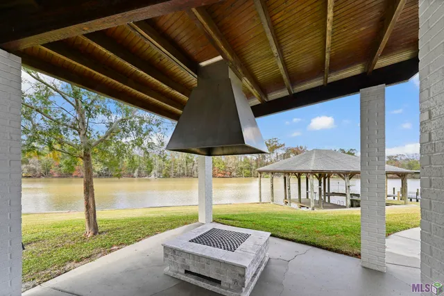 $945,000 | 18429 Amite Acres Drive, Prairieville, LA 70769