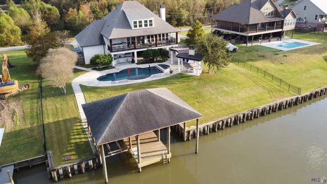 $945,000 | 18429 Amite Acres Drive, Prairieville, LA 70769