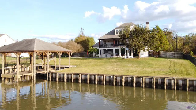 $945,000 | 18429 Amite Acres Drive, Prairieville, LA 70769