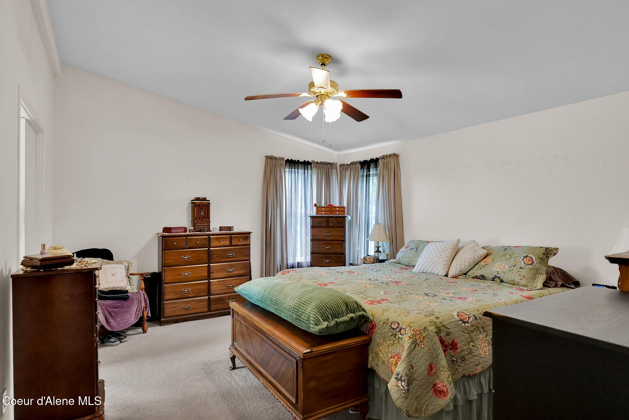 29399 North Clagstone Road Athol, ID 83801 - Photo 22 of 58 26-web-or-mls-SkyLight - Clagstone Int (