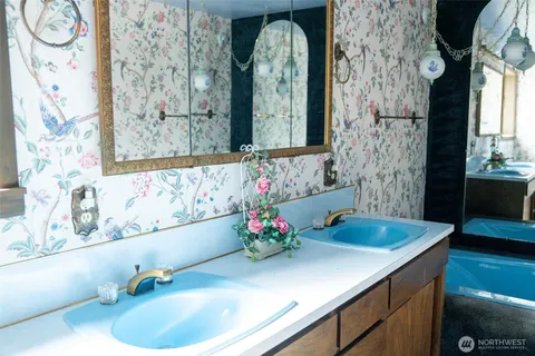 $489,999 | 410 1st Street, Easton, WA 98925