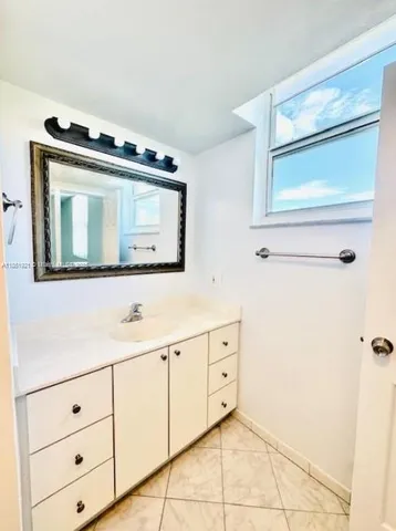 $2,300 | 2425 Northeast 135th Street, Unit 401, North Miami, FL 33181