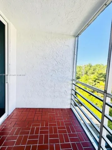 $2,300 | 2425 Northeast 135th Street, Unit 401, North Miami, FL 33181
