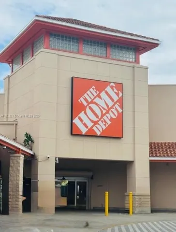 $2,300 | 2425 Northeast 135th Street, Unit 401, North Miami, FL 33181