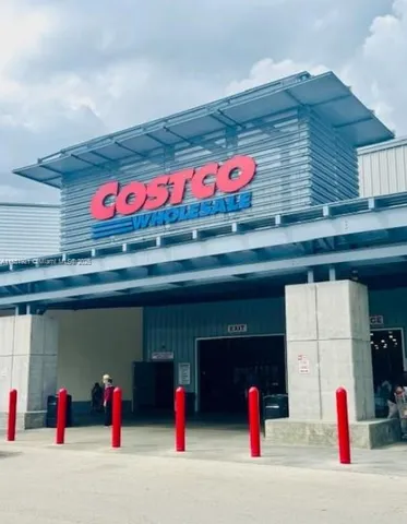 $2,300 | 2425 Northeast 135th Street, Unit 401, North Miami, FL 33181