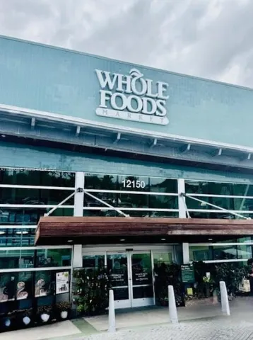 $2,300 | 2425 Northeast 135th Street, Unit 401, North Miami, FL 33181