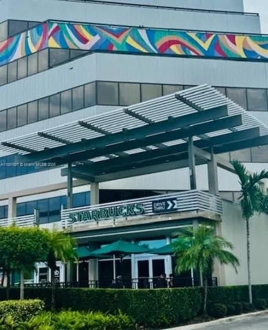 $2,300 | 2425 Northeast 135th Street, Unit 401, North Miami, FL 33181