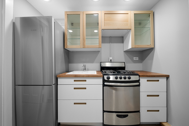 604 West Addison Street, Unit B3 Chicago, IL 60613 - Photo 10 of 12