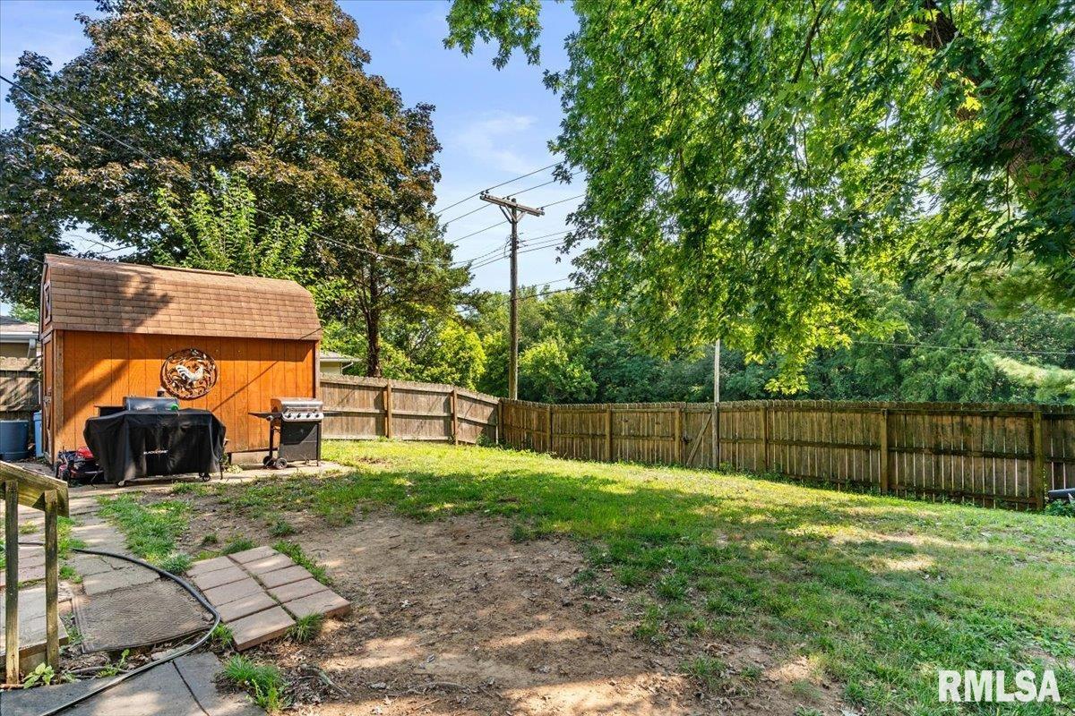 1334 Johnson Lane Springfield, IL 62702 - Photo 29 of 33 Gallery Image 29