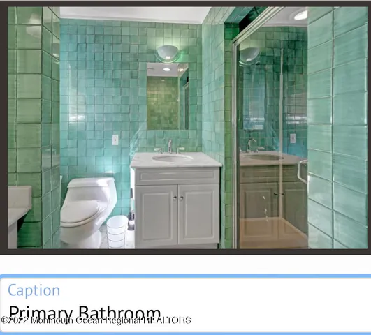 a black and white photo of a bathroom