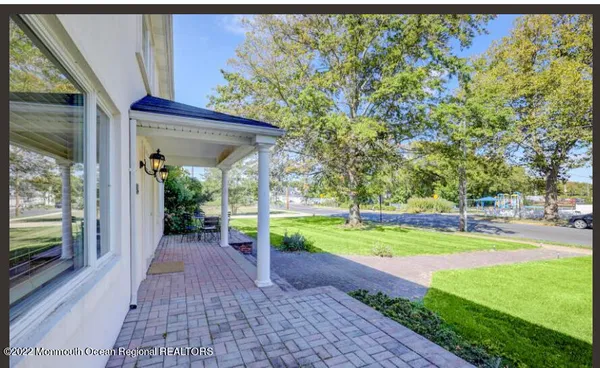 a view of a pathway with a yard