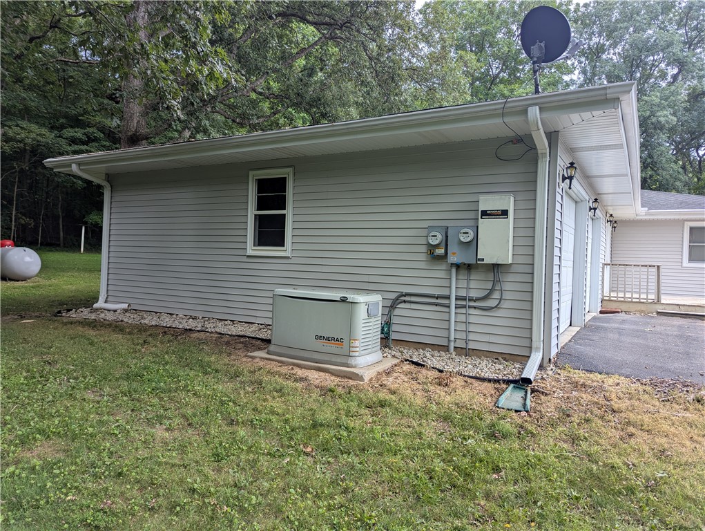 5830 County Road Charleston, IL 61920 - Photo 5 of 28