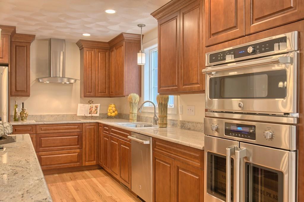 6 Border Road Tewksbury, MA 01876 - Photo 4 of 32