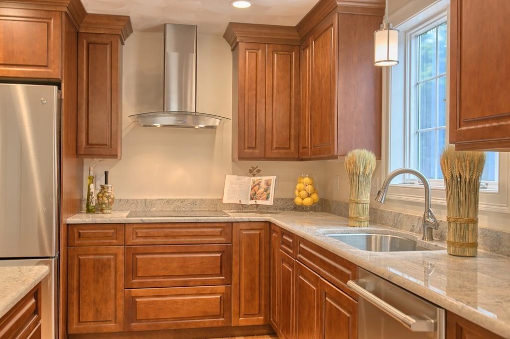 6 Border Road Tewksbury, MA 01876 - Photo 5 of 32