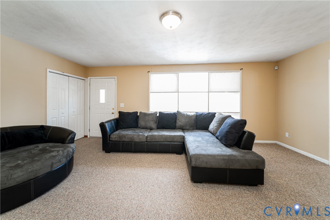 26746 Oxford Road Ruther Glen, VA 22546 - Photo 14 of 25 a living room with furniture and a couch