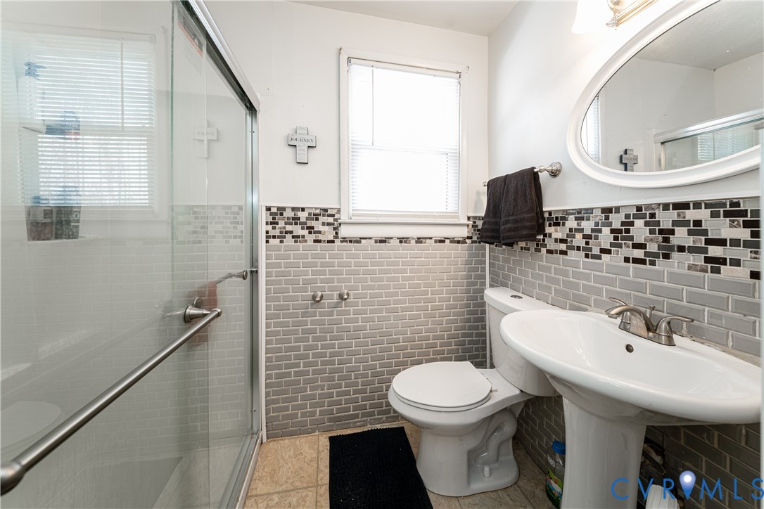 26746 Oxford Road Ruther Glen, VA 22546 - Photo 17 of 25 a bathroom with a sink toilet and shower