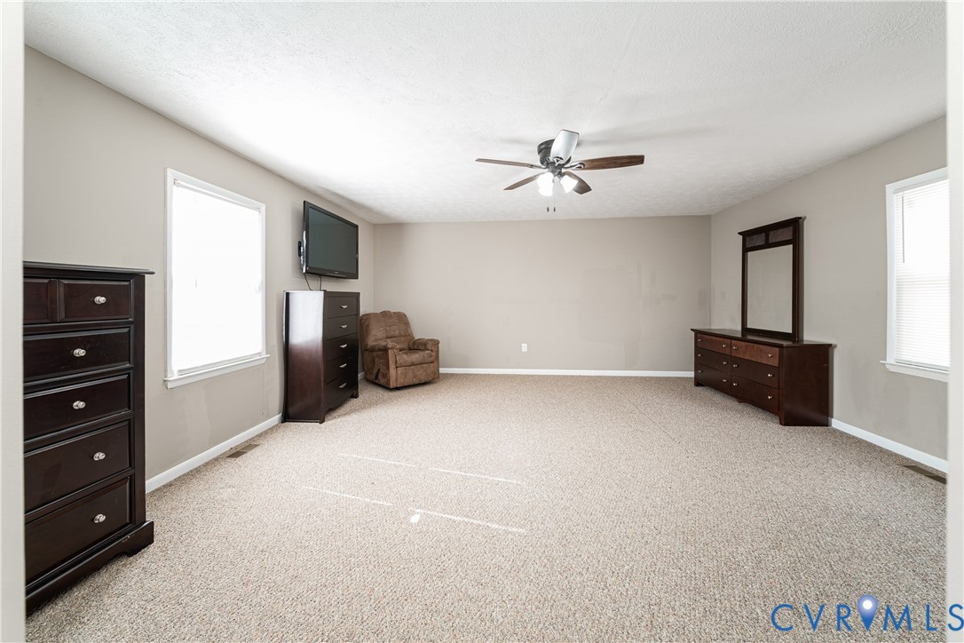 26746 Oxford Road Ruther Glen, VA 22546 - Photo 20 of 25 a living room with furniture and a ceiling fan