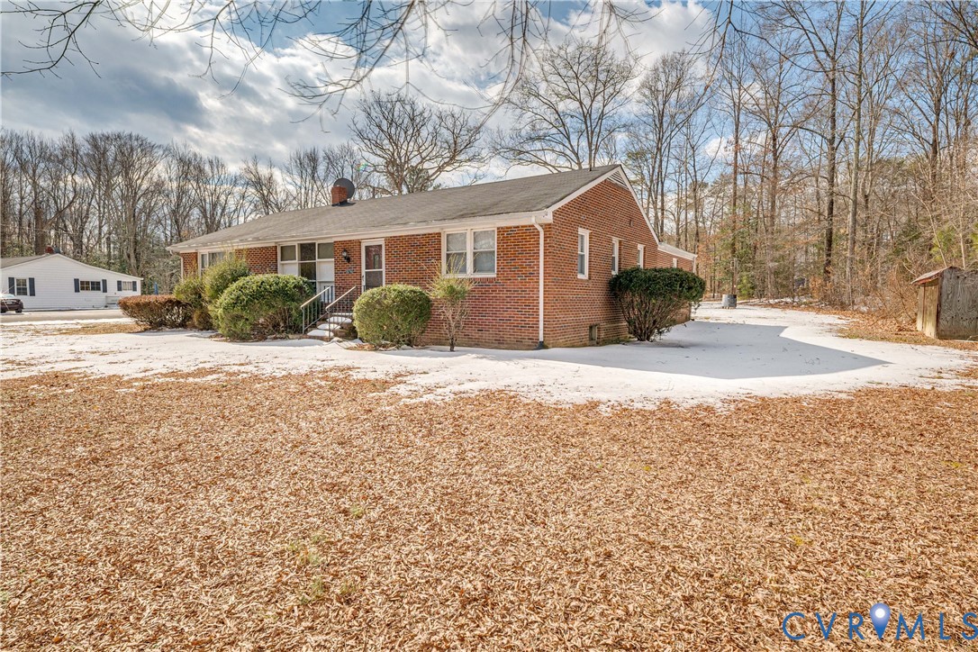 26746 Oxford Road Ruther Glen, VA 22546 - Photo 2 of 25 a front view of a house with a yard