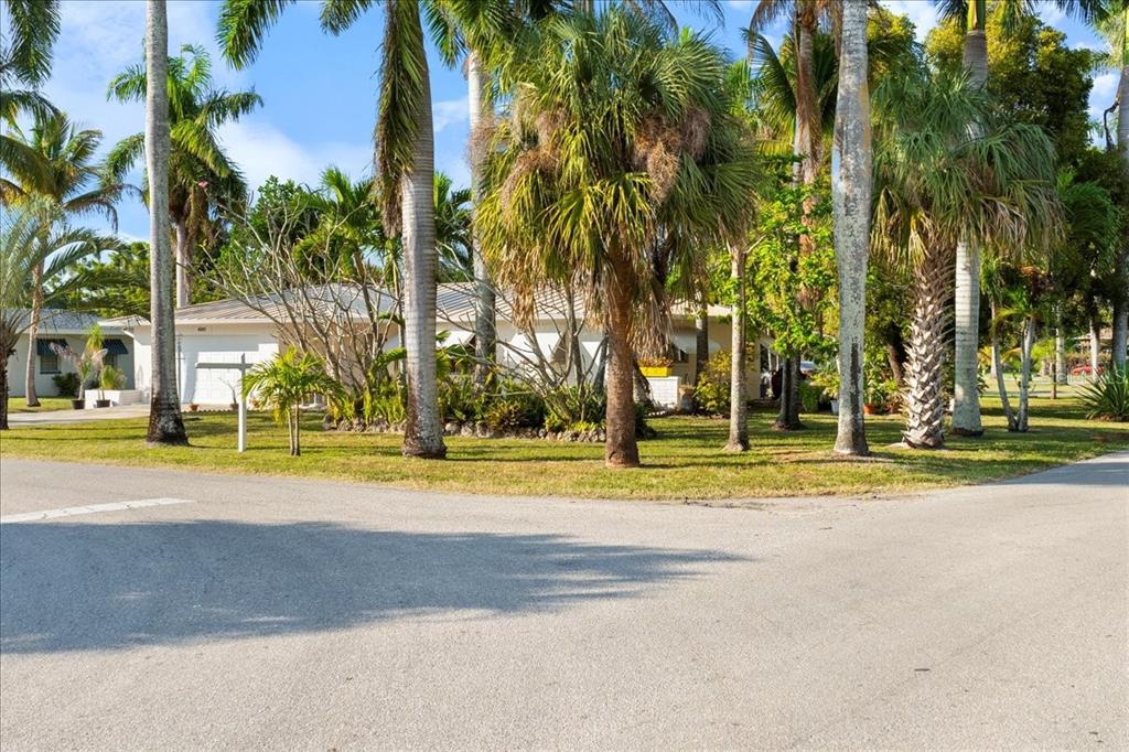 4241 Riverview Road Fort Myers, FL 33905 - Photo 5 of 22 Gallery Image 5