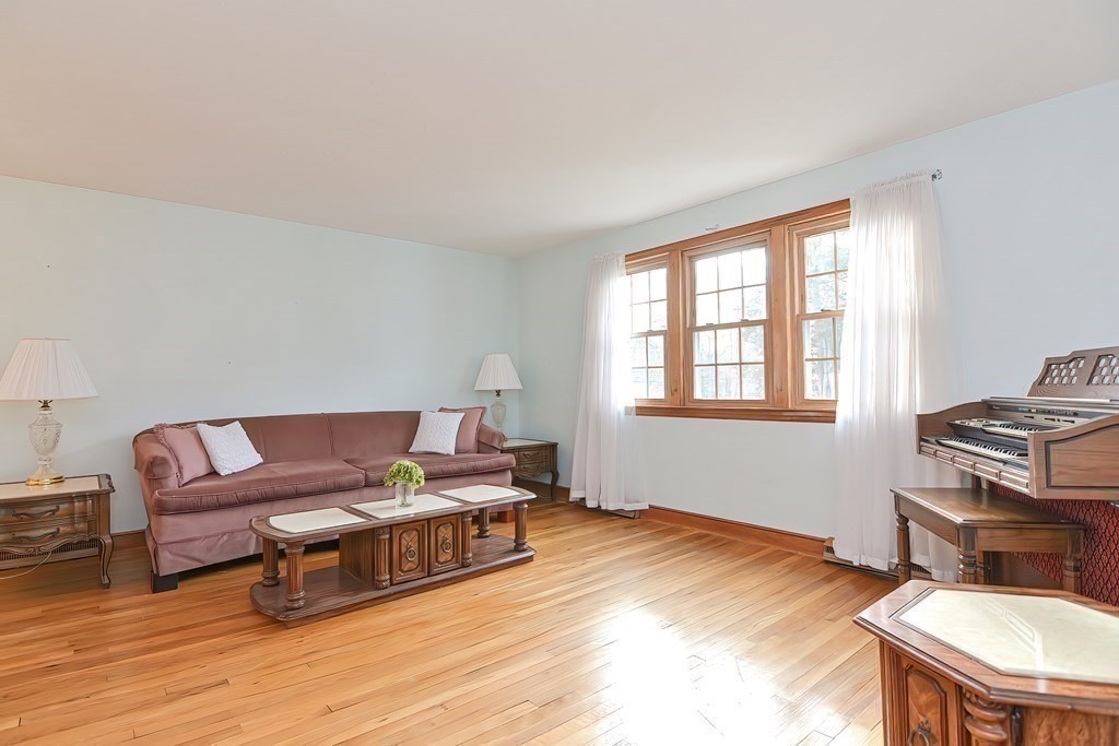 16 Blackington Road Foxboro, MA 02035 - Photo 5 of 31 Gallery Image 5