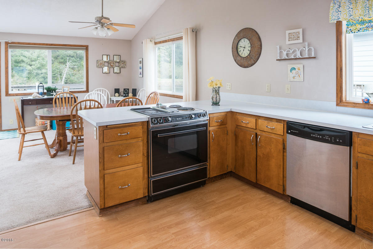 34120 Brooten Road Pacific City, OR 97135 - Photo 9 of 24 34120Brooten-07