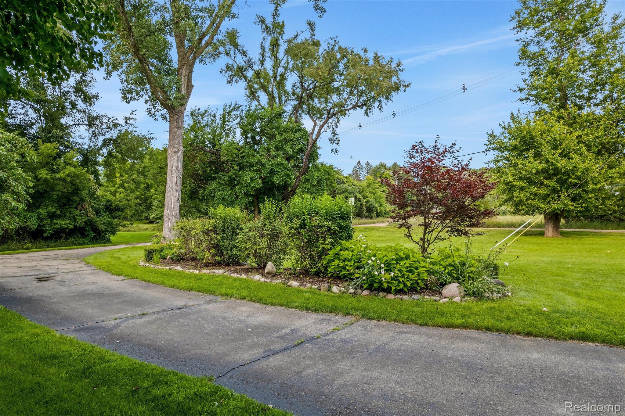 5262 North Livernois Road Rochester, MI 48306 - Photo 58 of 65 View from the courtyard