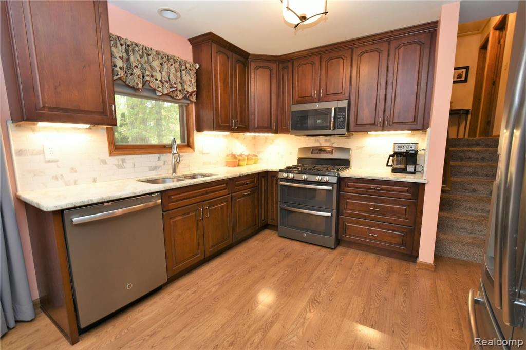 10498 Carmer Road Fenton, MI 48430 - Photo 19 of 40