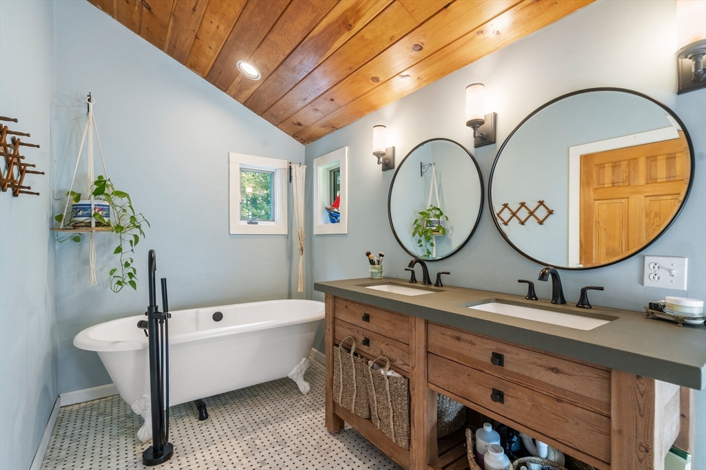 138 Chocolog Road Uxbridge, MA 01569 - Photo 26 of 39 Gallery Image 26