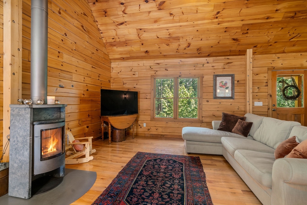 138 Chocolog Road Uxbridge, MA 01569 - Photo 4 of 39 Gallery Image 4