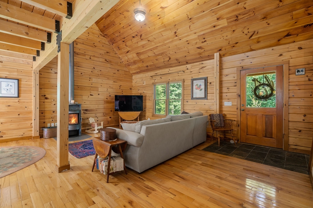 138 Chocolog Road Uxbridge, MA 01569 - Photo 5 of 39 Gallery Image 5