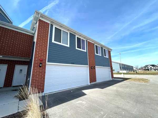 $2,400 | 1123 Gillespie Lane, Unit 1123, Yorkville, IL 60560