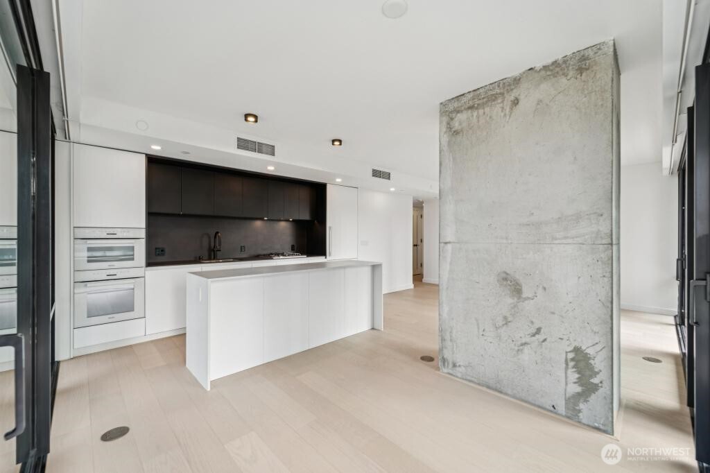 300 Virginia Street, Unit 812 Seattle, WA 98101 - Photo 3 of 39