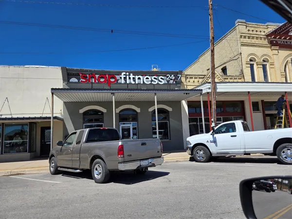 $215,000 | 174 Falcon Drive, Luling, TX 78648