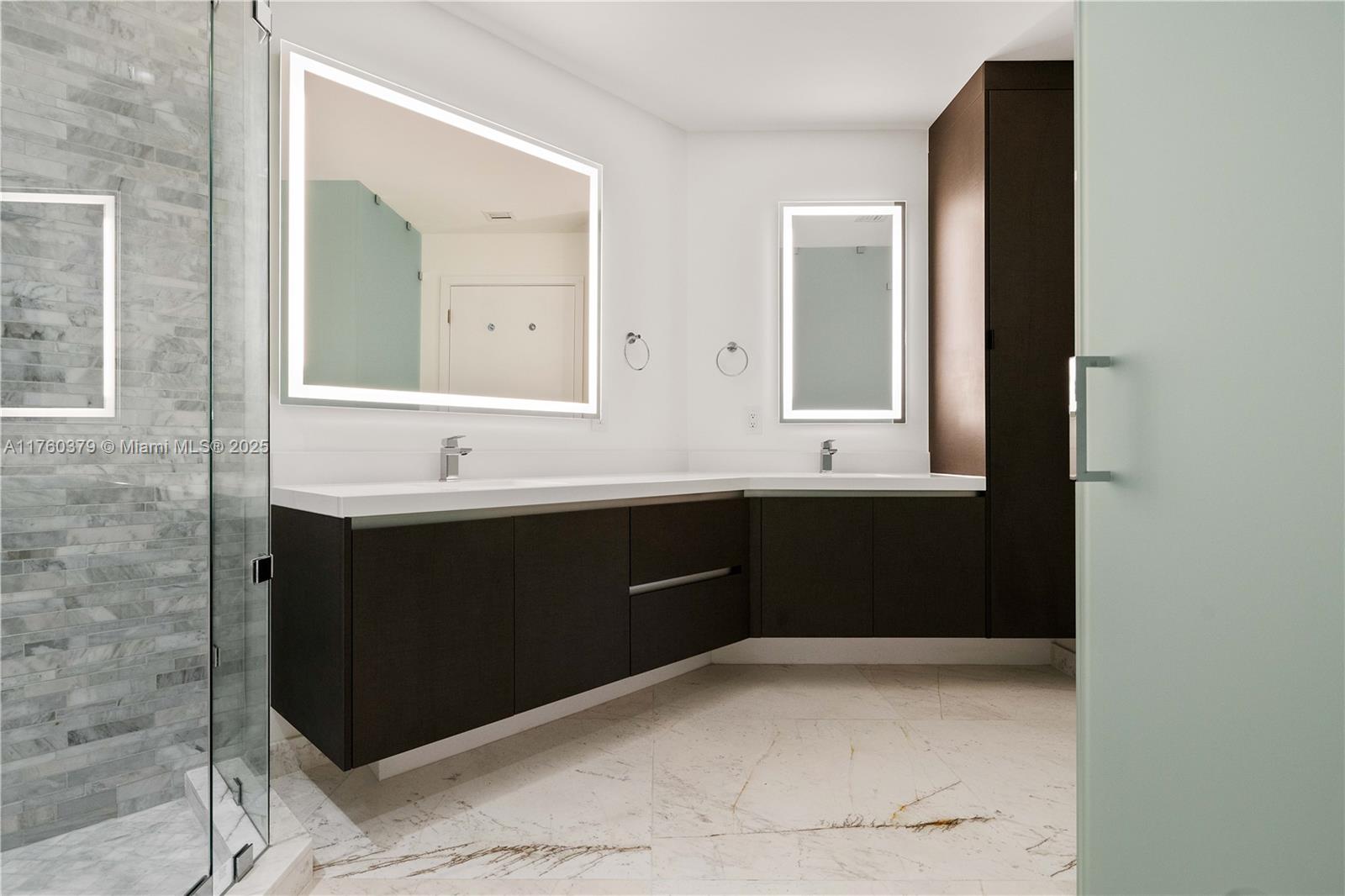 851 Northeast 1st Avenue, Unit 4203 Miami, FL 33132 - Photo 22 of 34 a bathroom with a double vanity sink mirror and