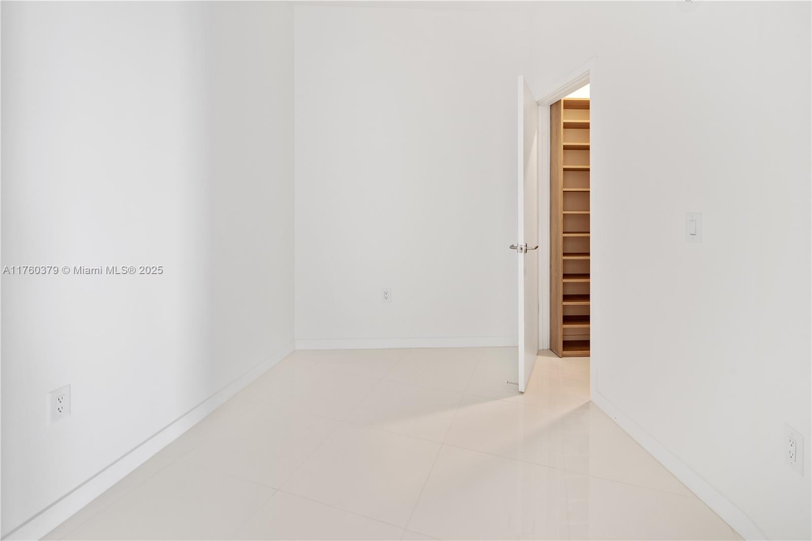 851 Northeast 1st Avenue, Unit 4203 Miami, FL 33132 - Photo 8 of 34