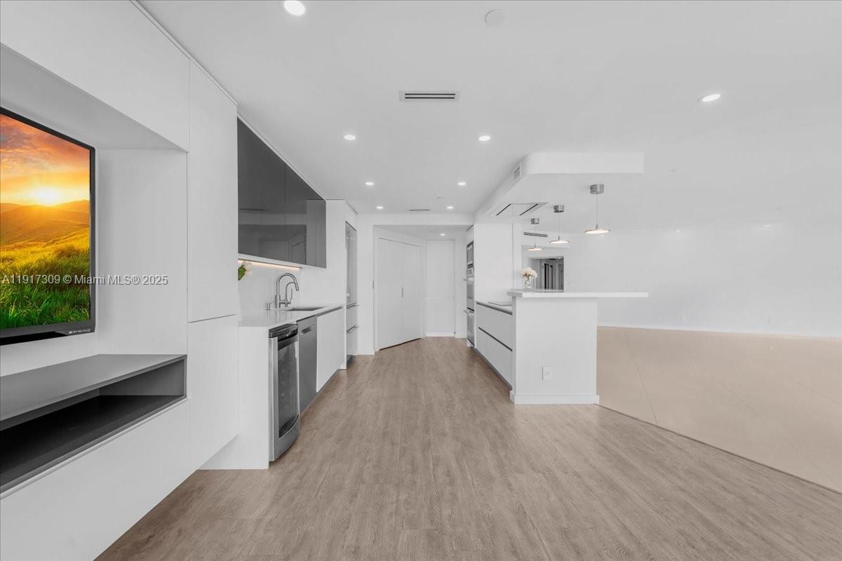 2127 Brickell Avenue, Unit 1701 Miami, FL 33129 - Photo 20 of 95