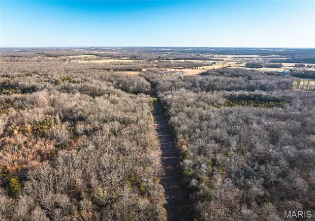 $672,400 | 29900 Pelican Drive, Lebanon, MO 65536