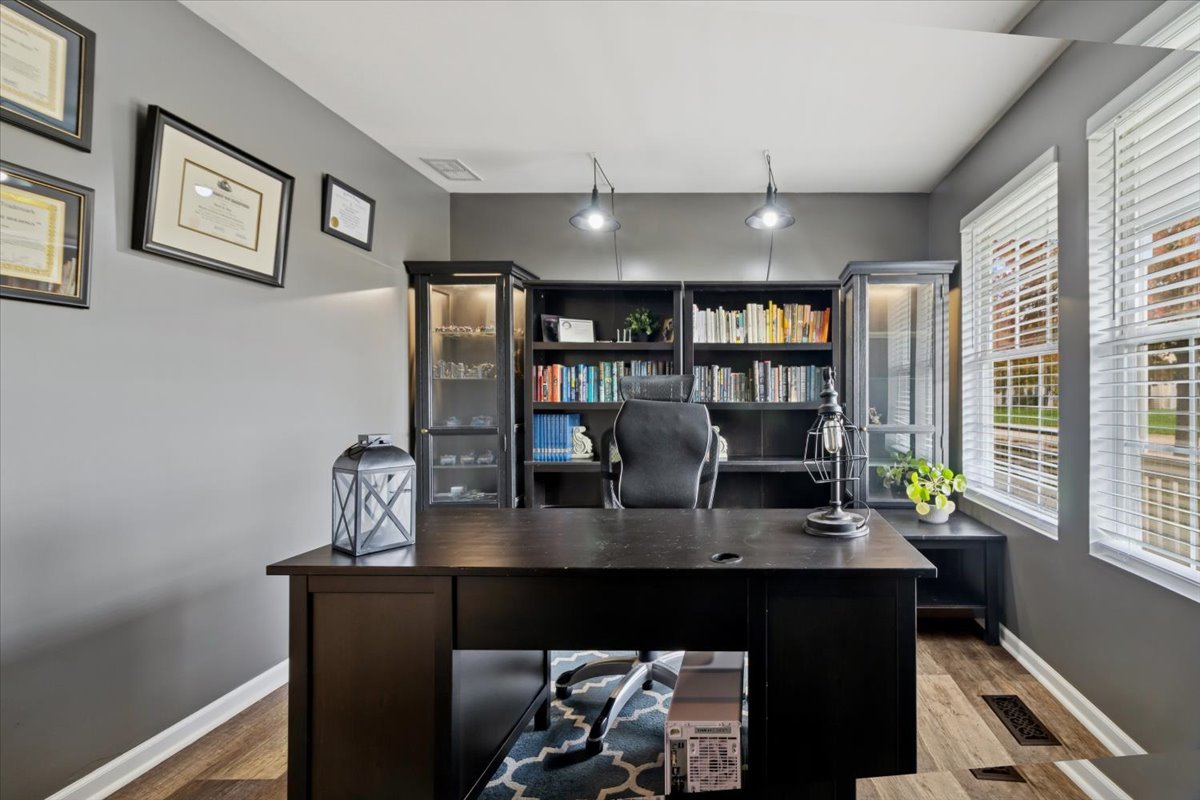 60 Wingate Drive, Unit 60 Oswego, IL 60543 - Photo 14 of 23 a view of a dining room with furniture and a potted plant
