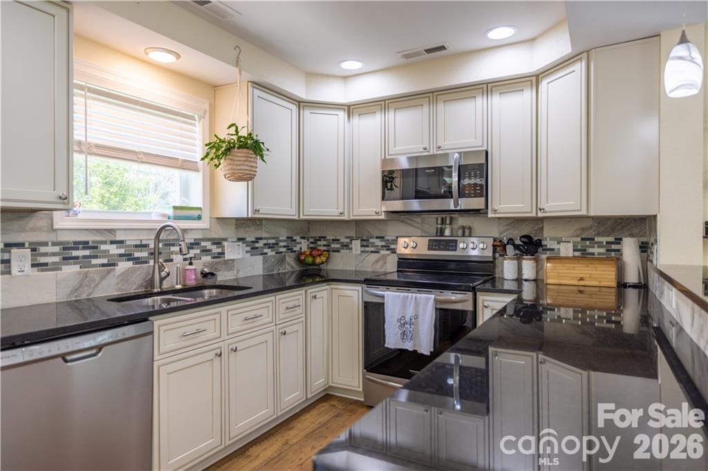 101 Towne Place Clyde, NC 28721 - Photo 8 of 28