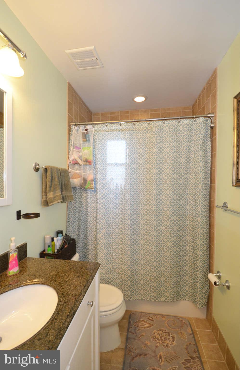 425 Kerwin Road Silver Spring, MD 20901 - Photo 12 of 23 Bath