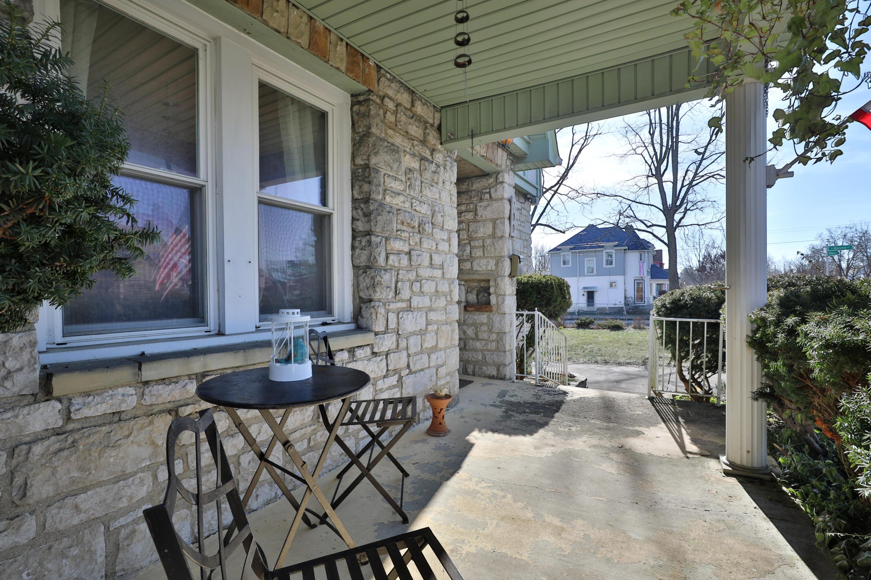 700 Wiltshire Road Columbus, OH 43204 - Photo 4 of 48 700-Wiltshire-04