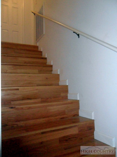 1296 Rustic Road West Jefferson, NC 28694 - Photo 5 of 30 Gallery Image 5