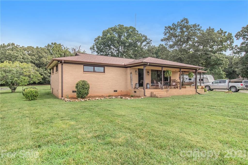 526 Alexis High Shoals Road Dallas, NC 28034 - Photo 3 of 33 Gallery Image 3