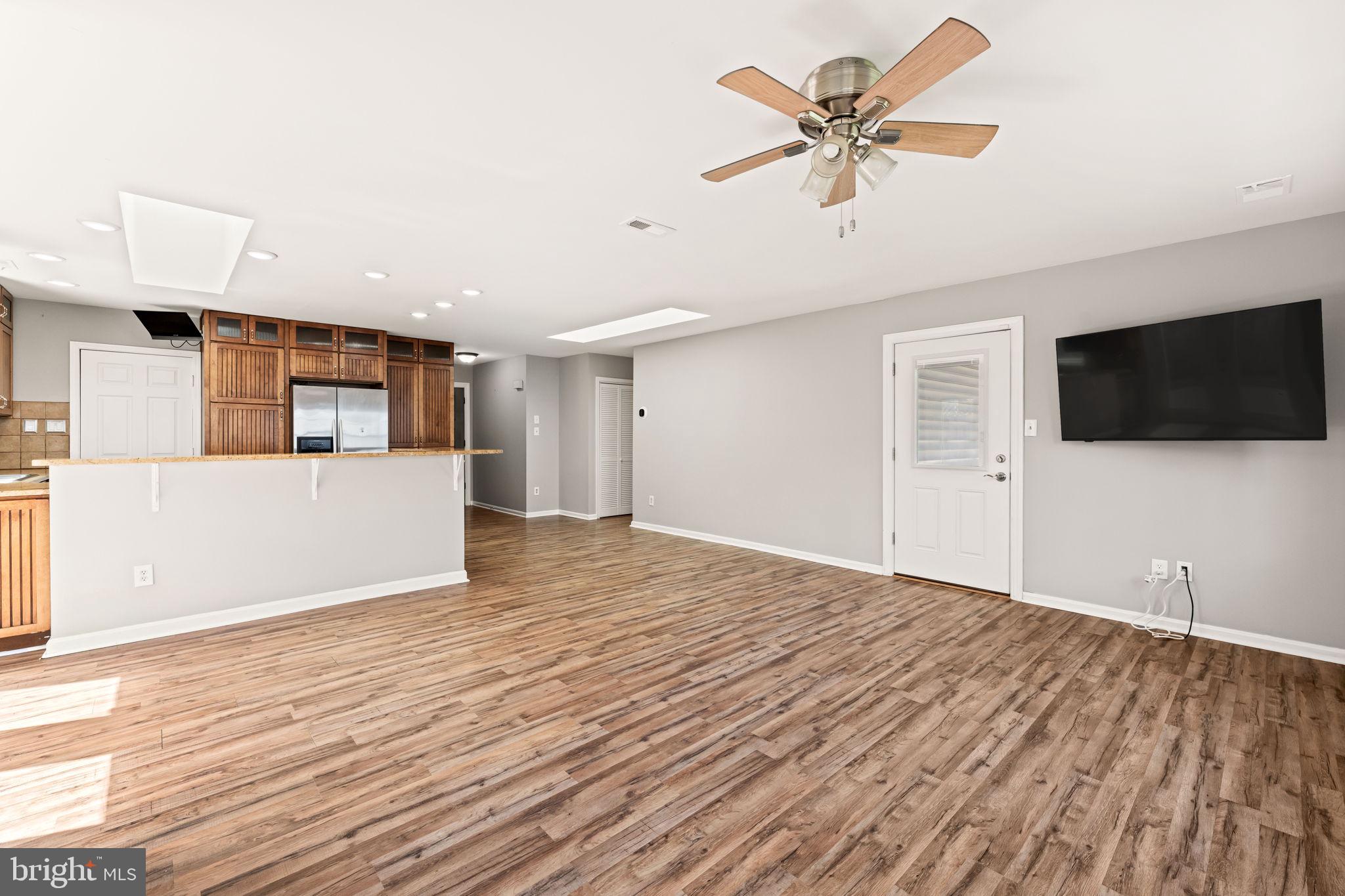 8635 Old Mt Vernon Road Alexandria, VA 22309 - Photo 11 of 47 Spacious, sunlit living area awaits.