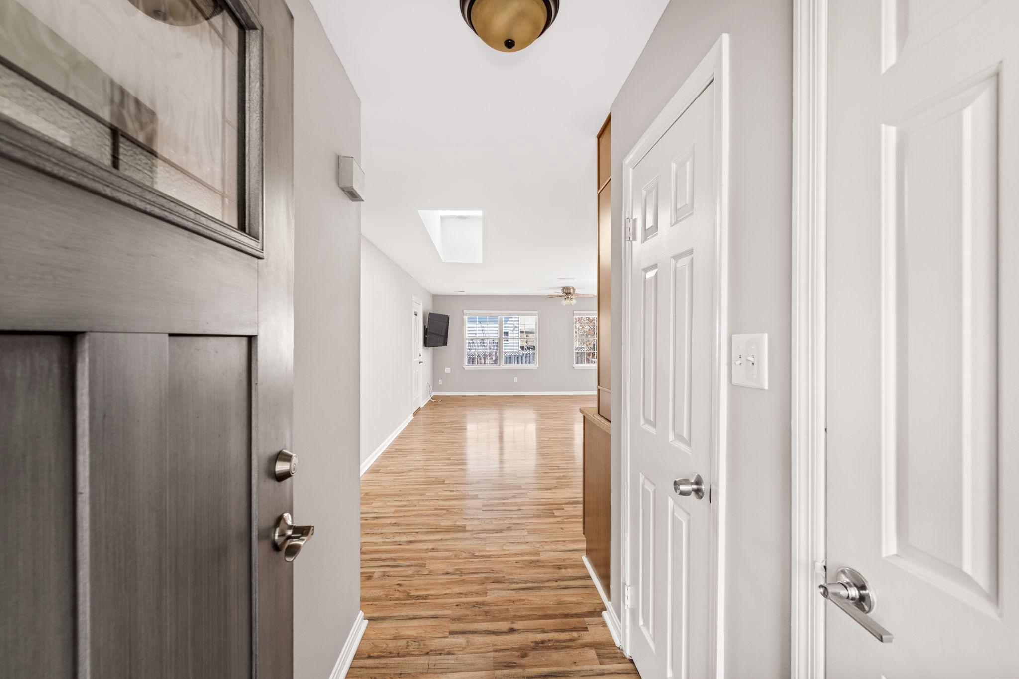 8635 Old Mt Vernon Road Alexandria, VA 22309 - Photo 5 of 47 Entryway