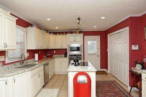 625 Squires Road Lexington, KY 40515 - Photo 4 of 26 If you're looking for that WOW factor in