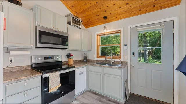 $799,500 | 9923 Jeske Avenue Northwest, Annandale, MN 55302